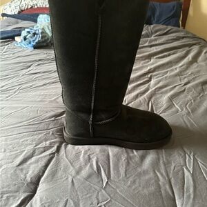Women’s Tall Ugg boots size 9 used 2 times great condition